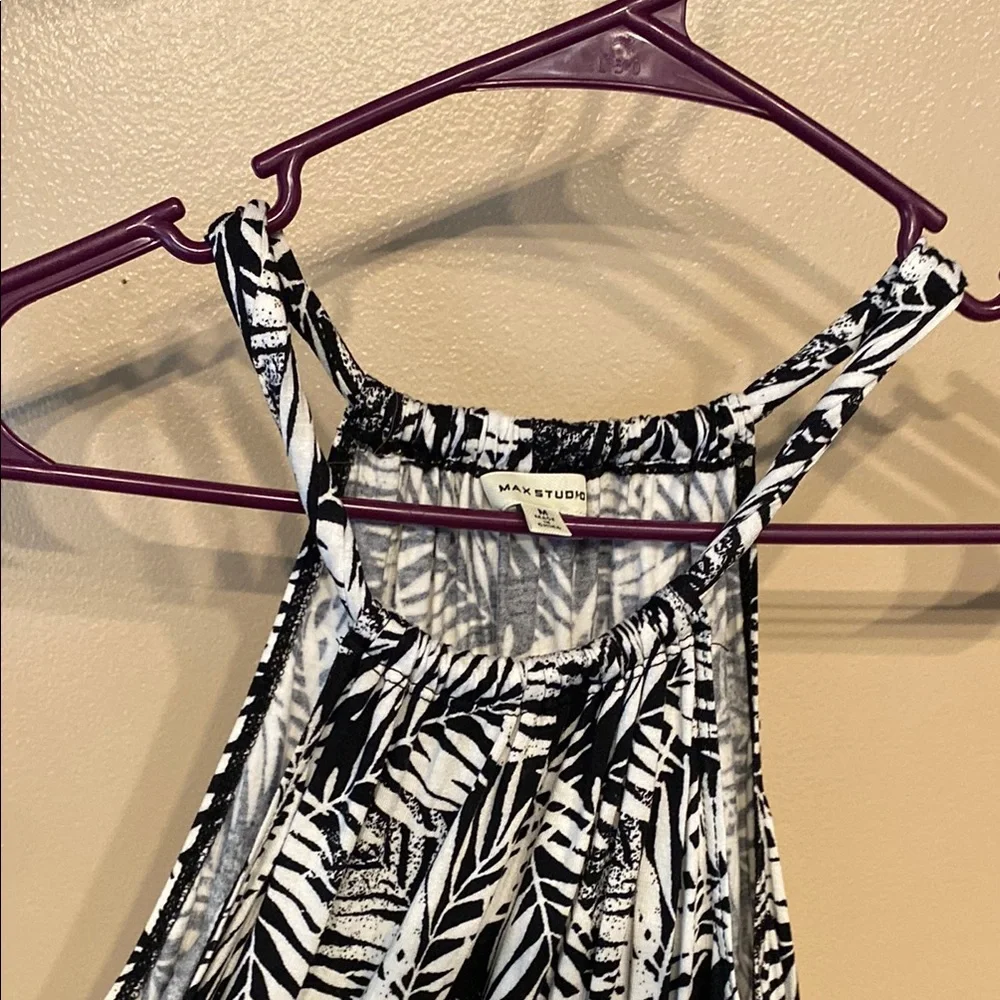 Max Studio Black White Tropical Tank Top Size M | Summer Sleeveless Blouse - Picture 4 of 6